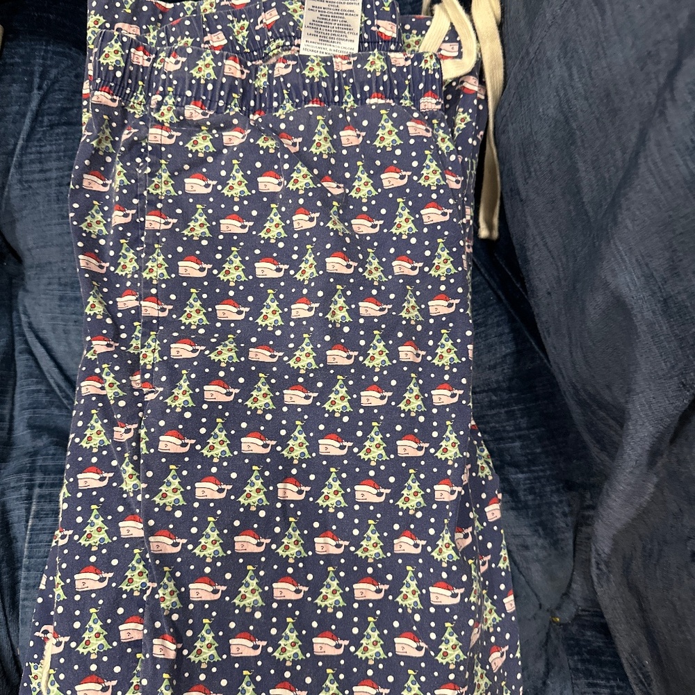 Vineyard Vine Santa pajama pants
